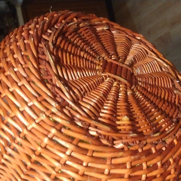 Beautiful Tall Handle Hand Woven Natural Color Brade Weave Top/ Basket, Garden - Picture 4 of 5